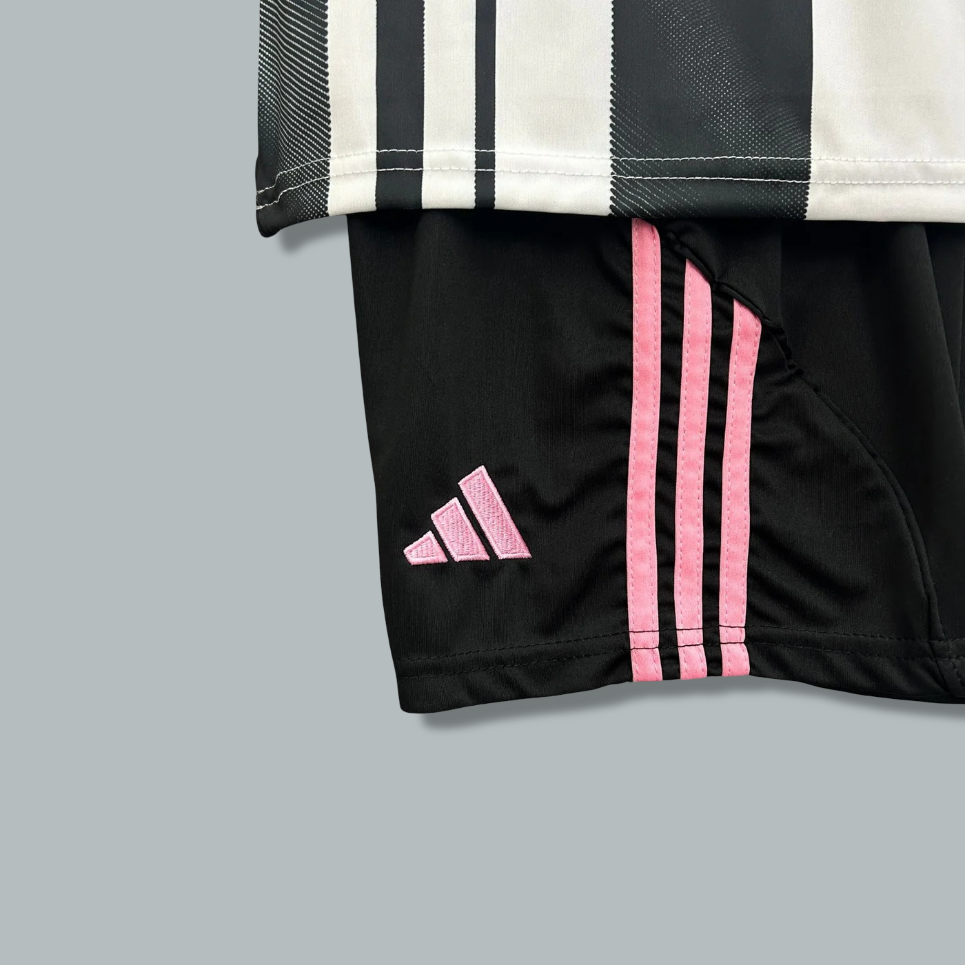 Juventus 25-26 Home Kids Kit