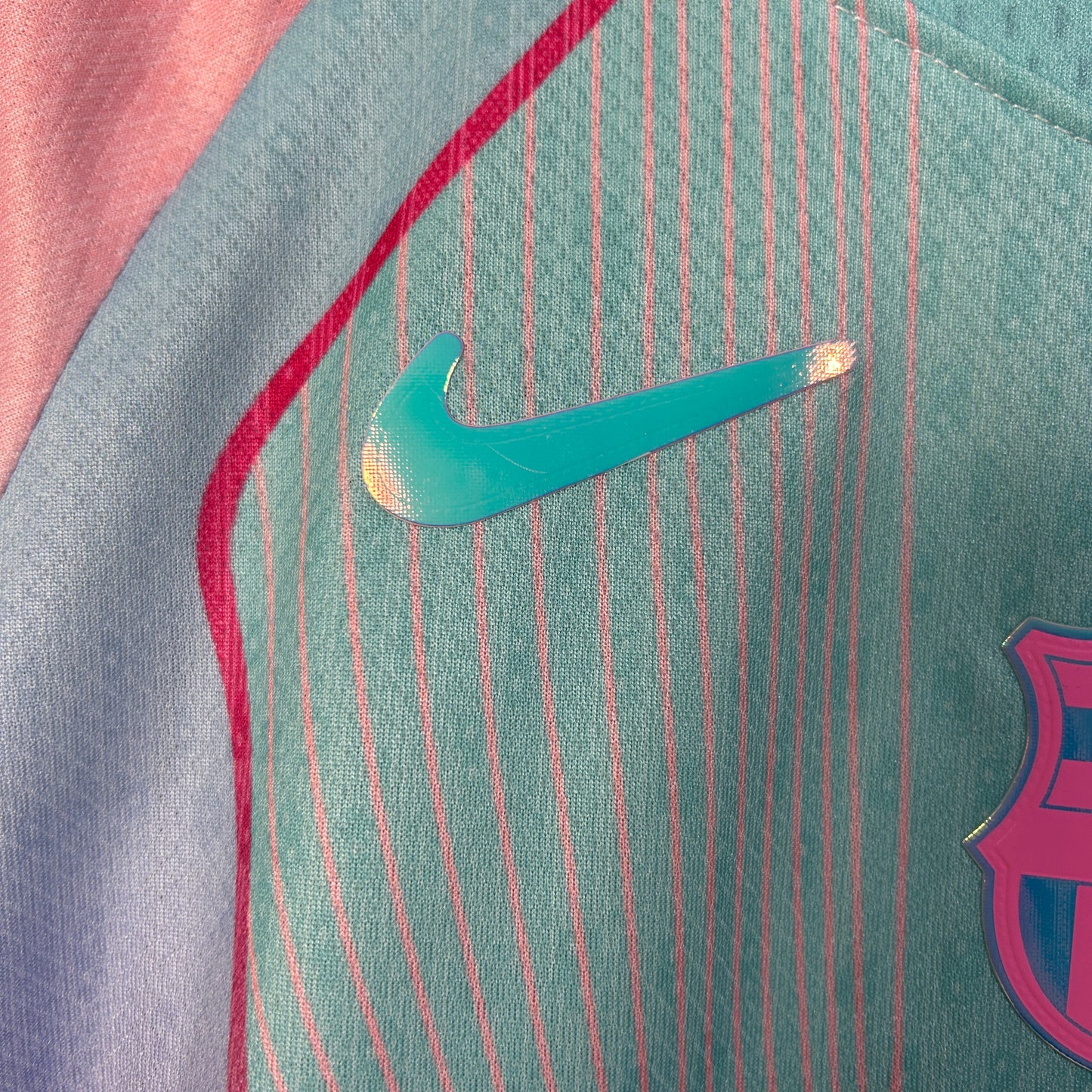 Barcelona 25/26 "Aurora Color" Premium Kids Kit