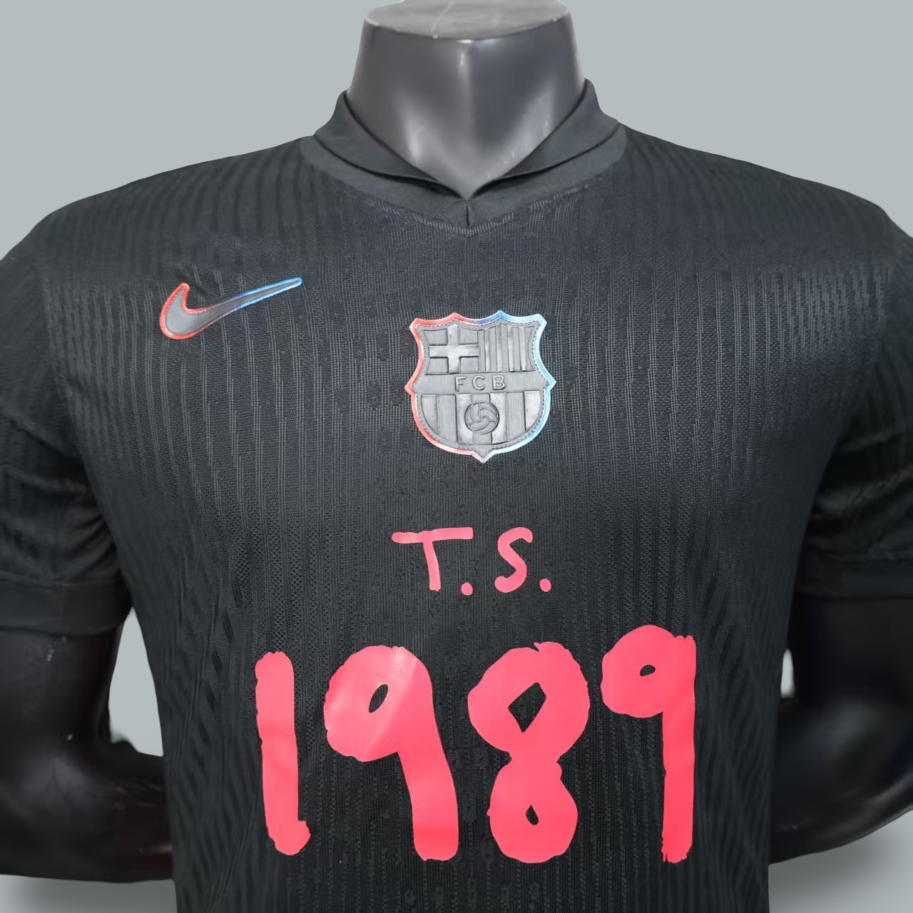 Barcelona 24/25 Away "Graffiti 1989" Player Version Premium Kit