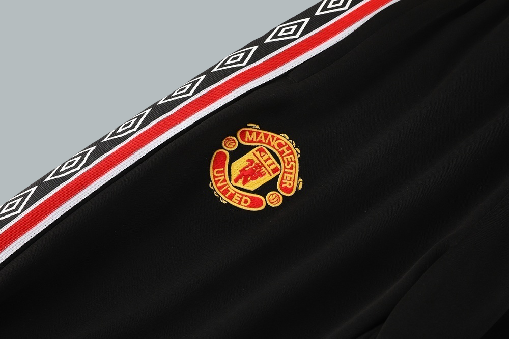 Manchester United 25/26 “Retro Heritage” Tracksuit