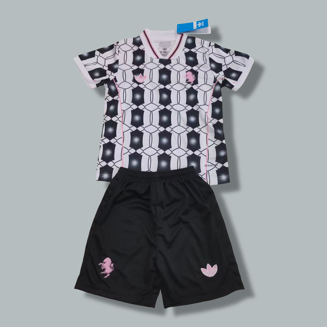 Juventus 25/26 "Retro Style" Premium Kids Kit