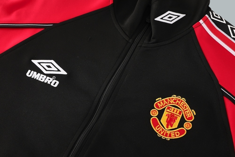 Manchester United 25/26 “Retro Heritage” Tracksuit