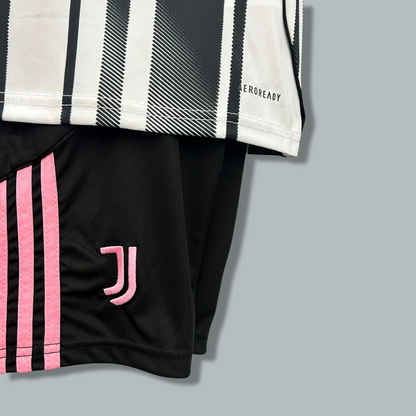 Juventus 25-26 Home Kids Kit