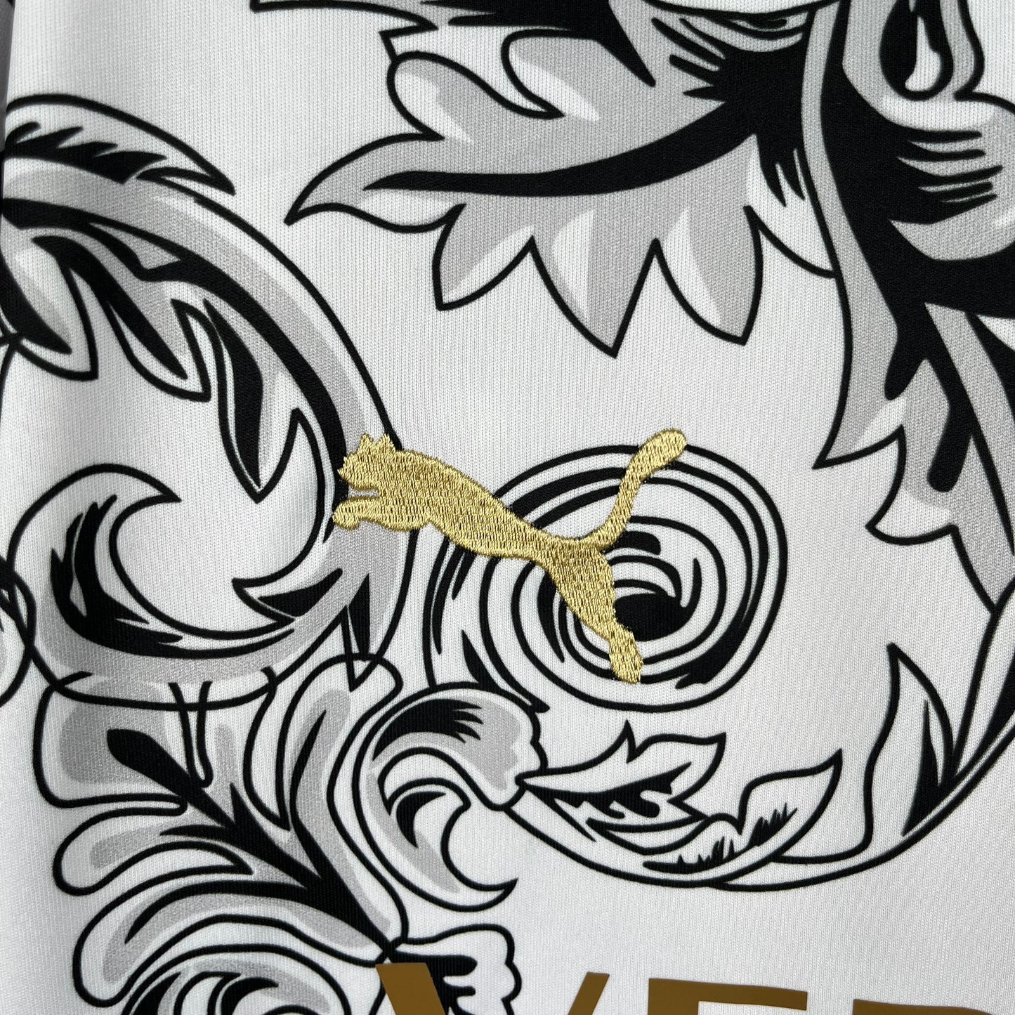 Italy 25/26 "Versace" White Premium Kit