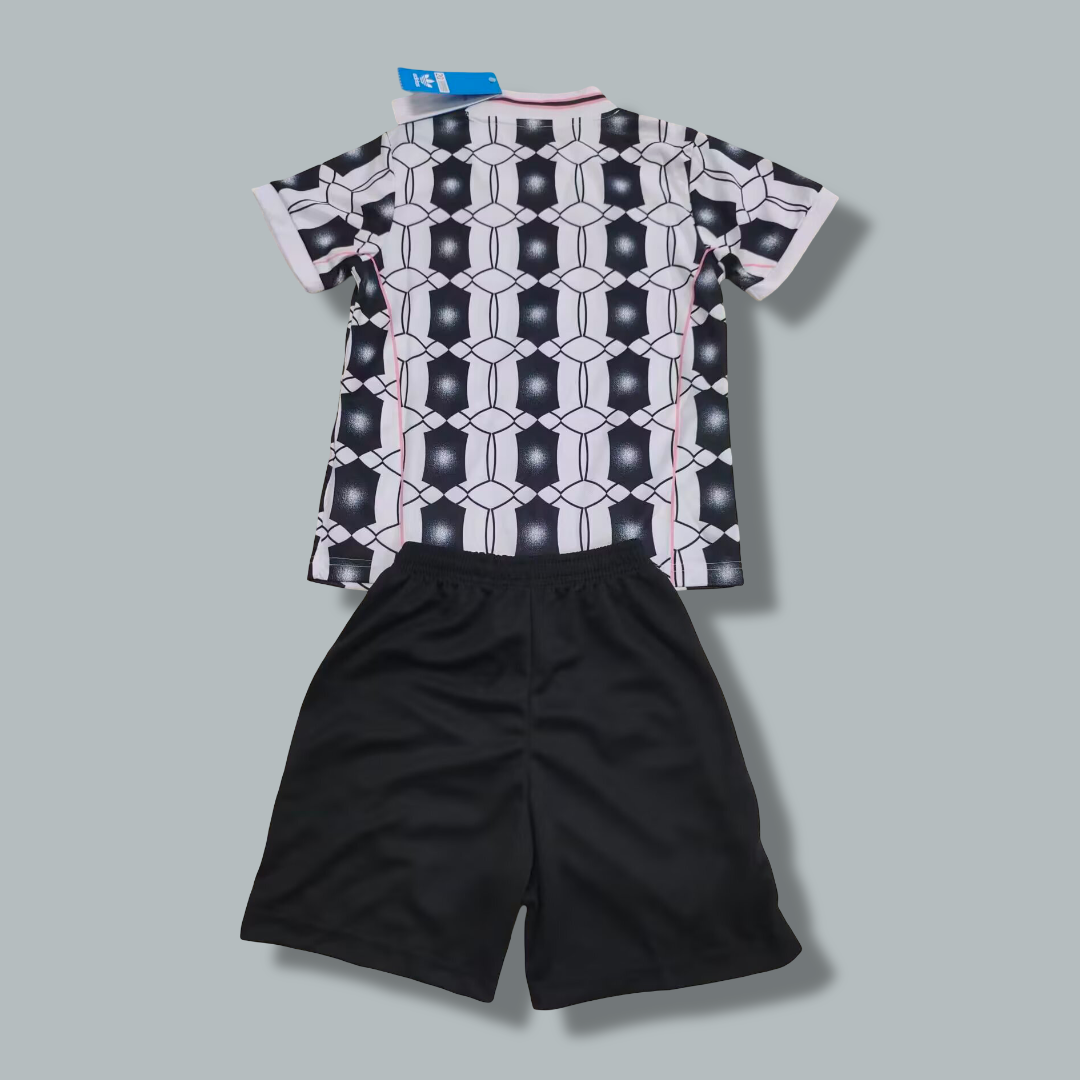 Juventus 25/26 "Retro Style" Premium Kids Kit