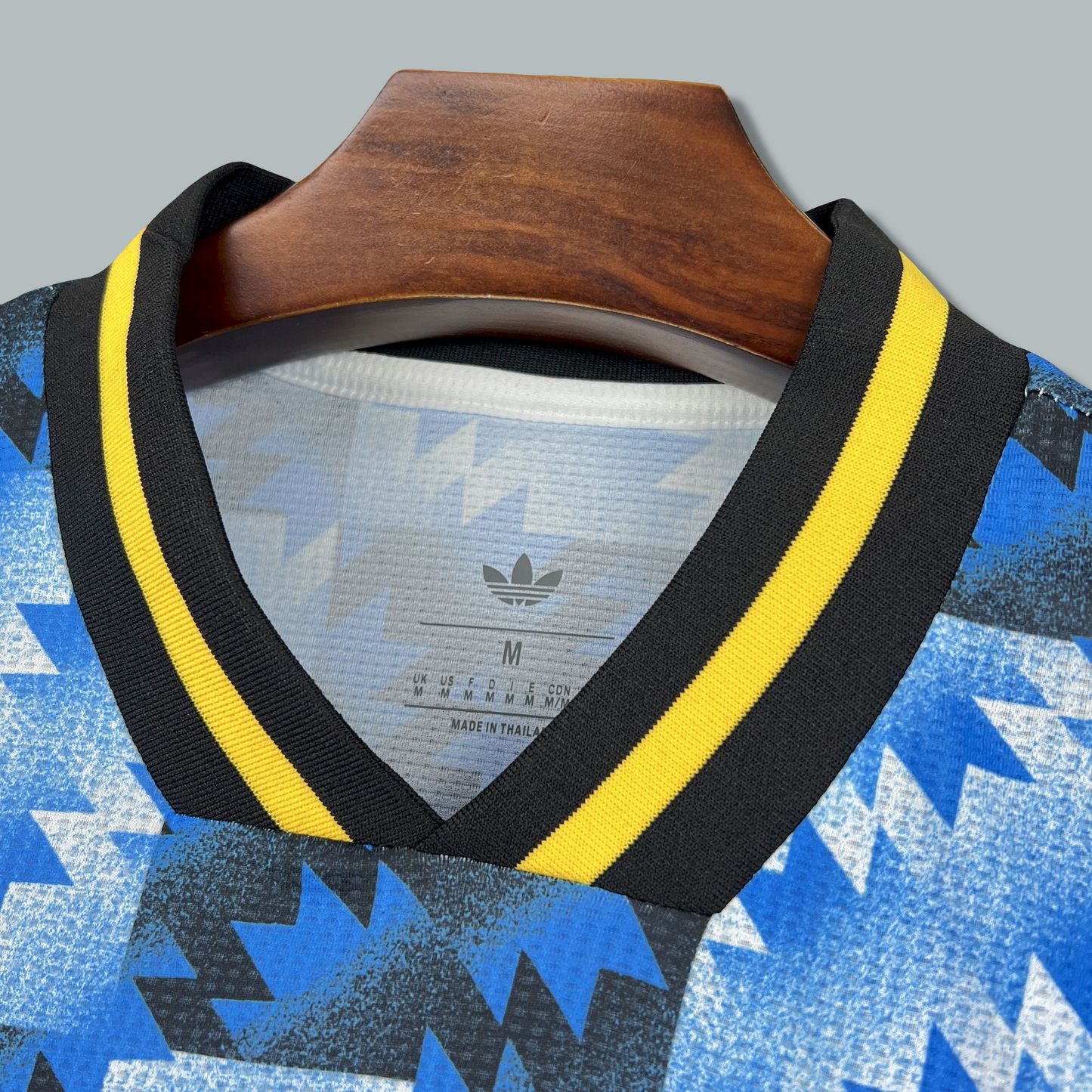 Manchester United 25/26 "Retro Blue Infinity" Premium Kit