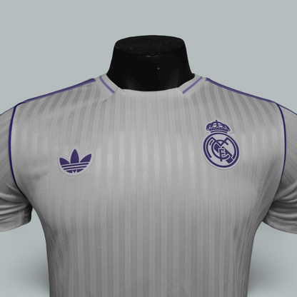 Real Madrid 25/26 "Retro Classics" Player Version Premium Kit